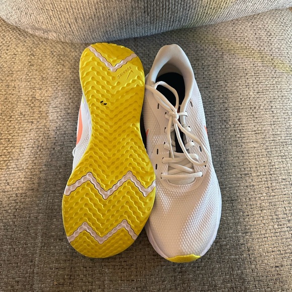 Nike Revolution 5 Running Shoes - Picture 4 of 5